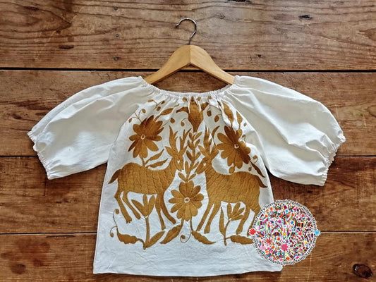 Hermosa Blusa Otomí bordado dorado "bordada a mano".