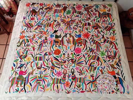 Lienzo bordado multicolor Otomí Cosmovisión "arrieros somos"