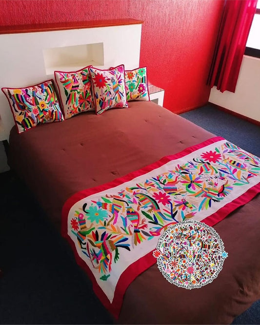 Juego de Pie de cama bordado OTOMÍ multicolor  "bajo pedido"