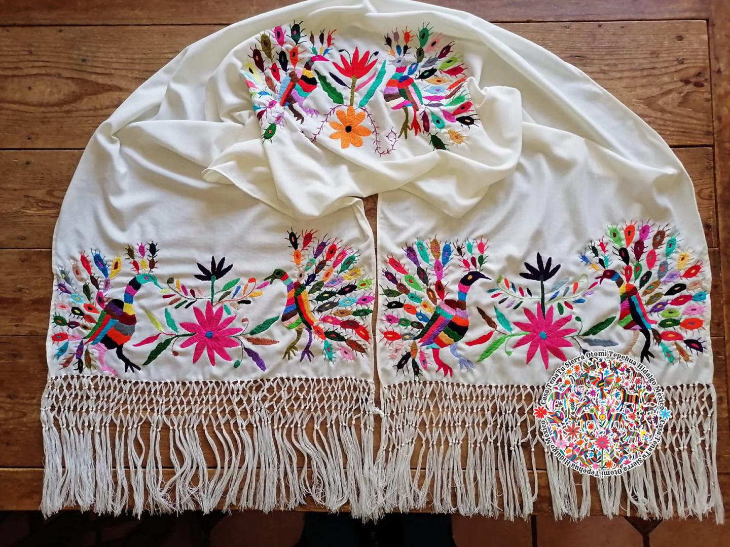Hermoso rebozo Otomí de pavorreal, bordado a mano, multicolor.